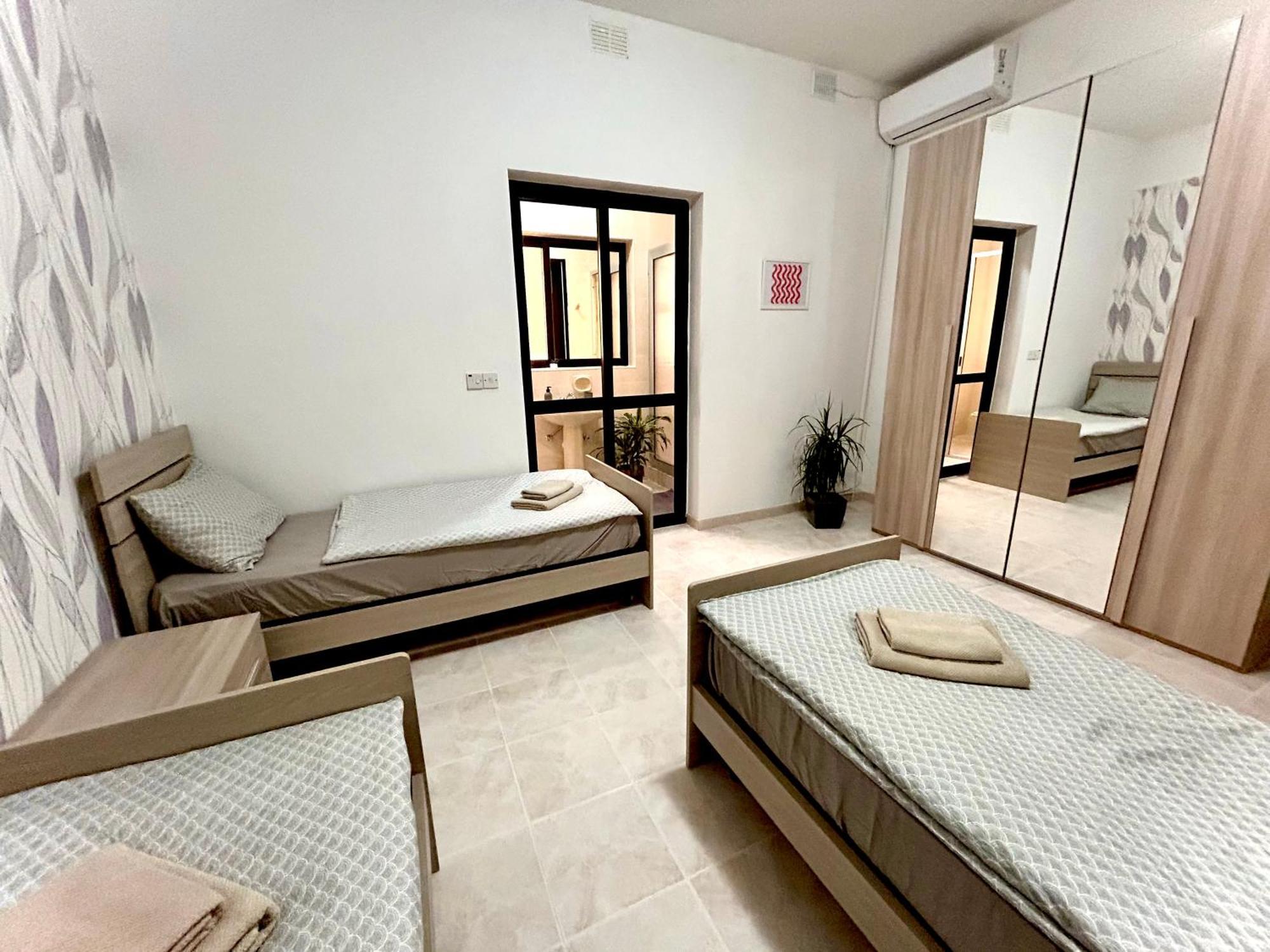 Arzella Apartments Xlendi Stylish Stay Near Beach Local Eats Eksteriør bilde
