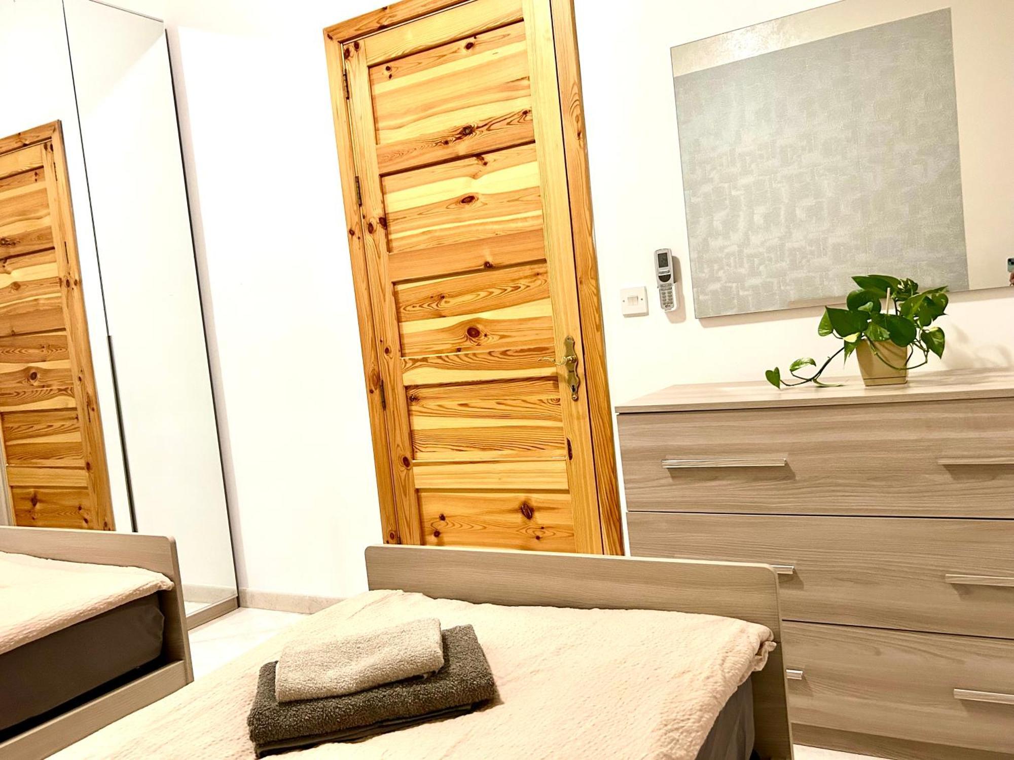 Arzella Apartments Xlendi Stylish Stay Near Beach Local Eats Eksteriør bilde
