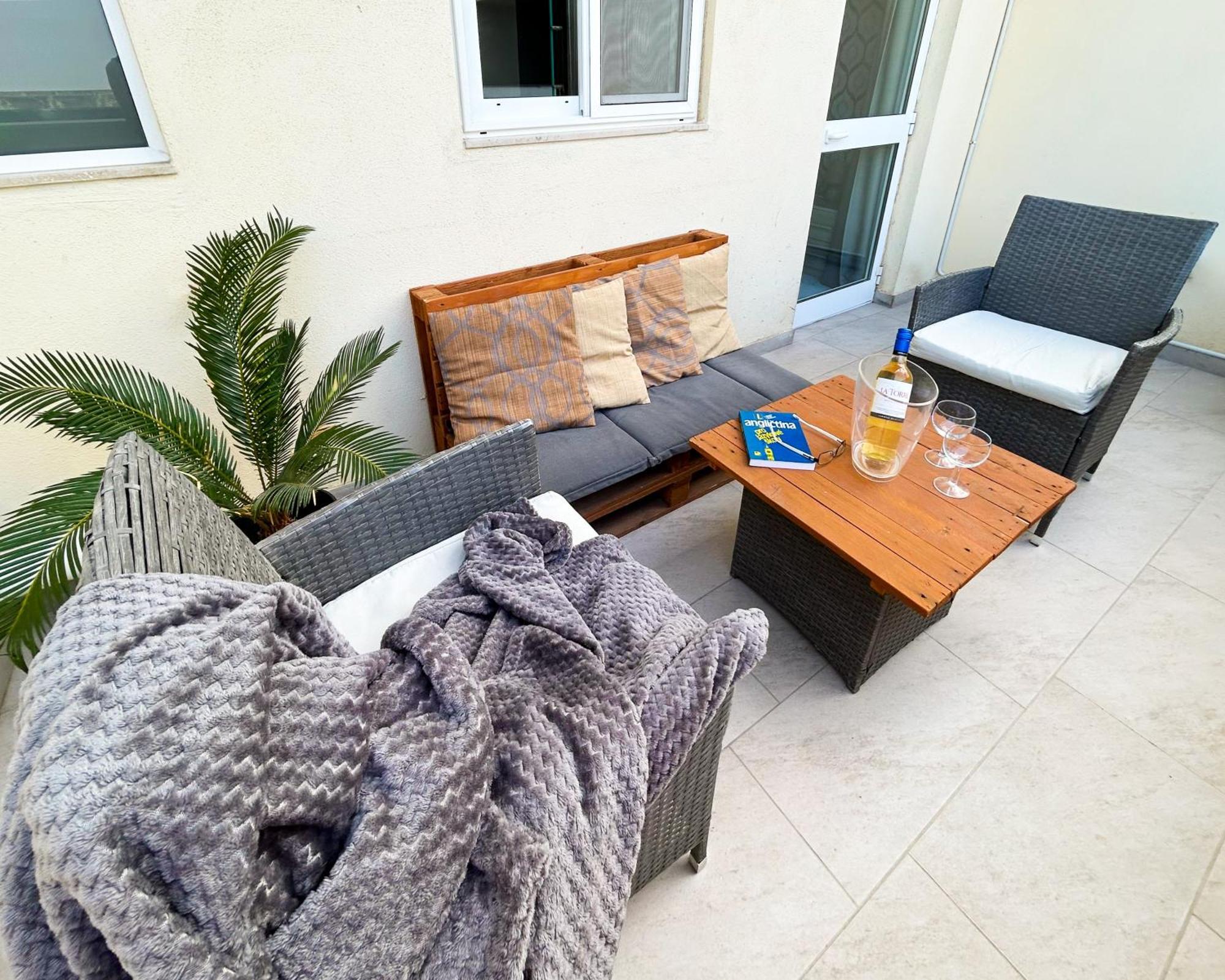 Arzella Apartments Xlendi Stylish Stay Near Beach Local Eats Eksteriør bilde
