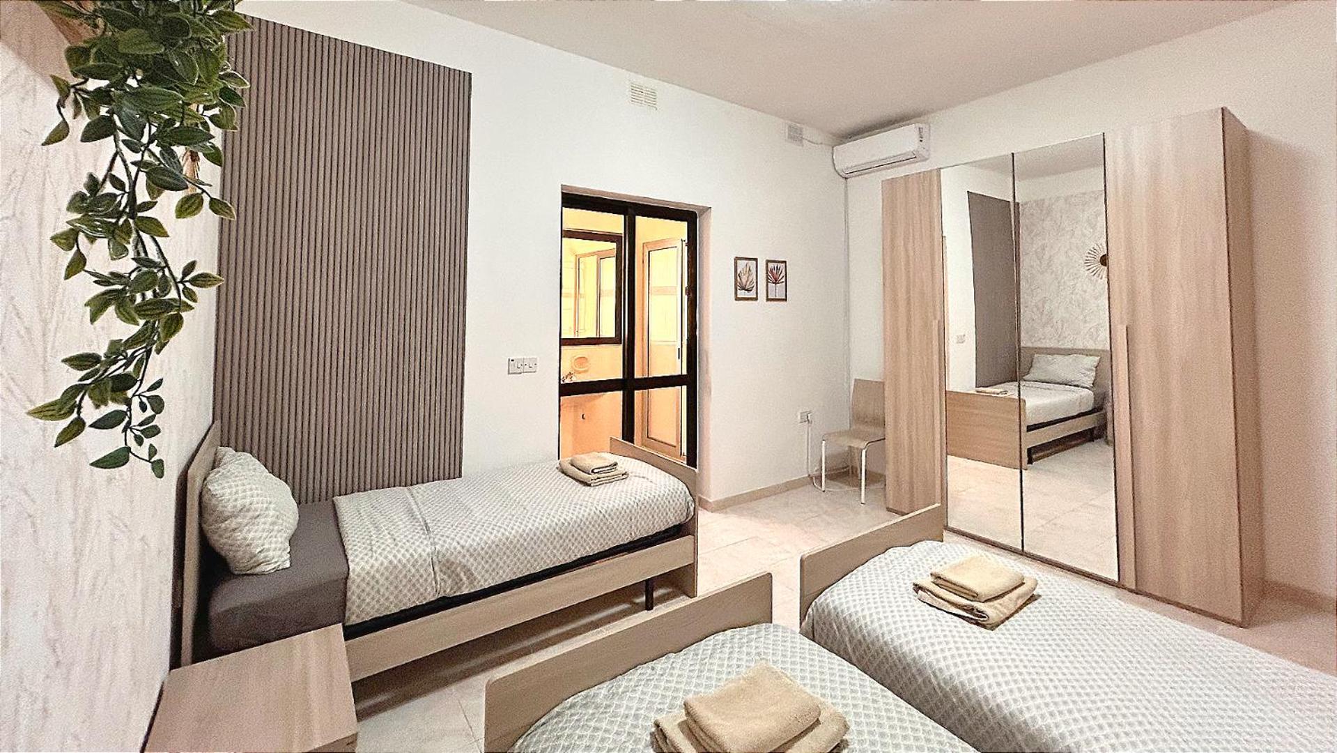 Arzella Apartments Xlendi Stylish Stay Near Beach Local Eats Eksteriør bilde